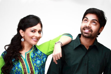 ஒரு மோதல் ஒரு காதல் விமர்சனம்