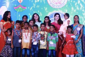 இந்துஜா – அதுல்யா ரவி: குழந்தைகளுடன் தீபாவளி கொண்டாட்டம்