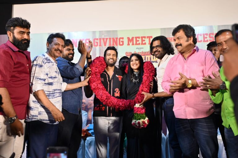 ”நாத்திகரோ ஆன்மீகவாதியோ நீங்கள் எப்படி இருந்தாலும் அந்த கண்ணோட்டத்தில் படம் பார்க்கலாம்.” – சந்தானம்
