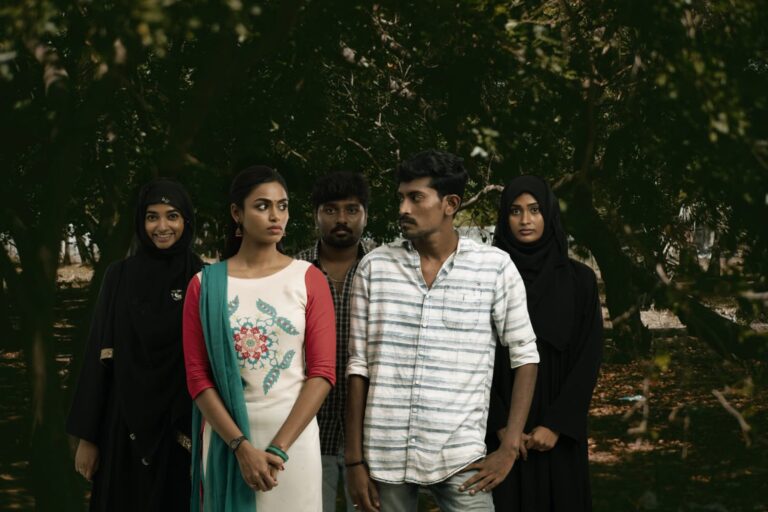 இளைஞர்களின் நட்பு, கனவுகள் உள்ளடக்கிய திரைப்படம்தான் ’நல்ல பேரை வாங்க வேண்டும் பிள்ளைகளே’!