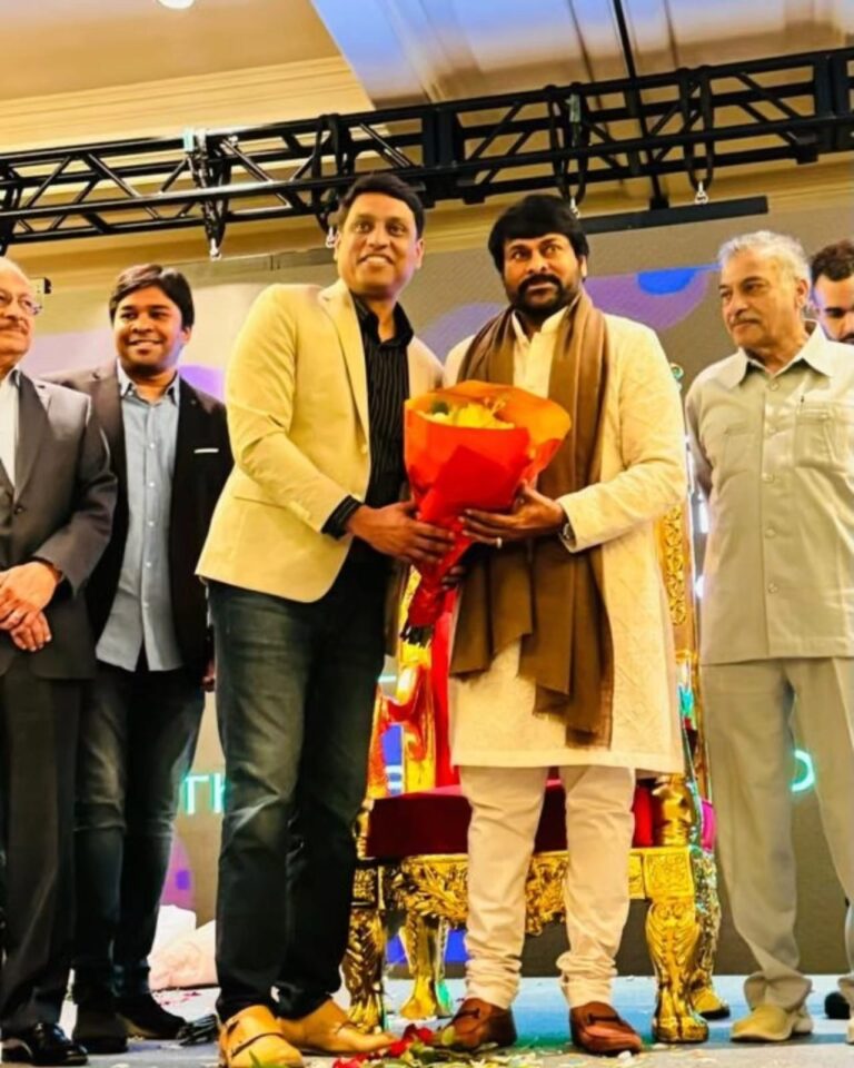 பத்ம விபூஷண் விருது பெற்ற மெகாஸ்டார் சிரஞ்சீவிக்கு அமெரிக்க ரசிகர்கள் நடத்திய மிக பிரம்மாண்டமான பாராட்டு விழா
