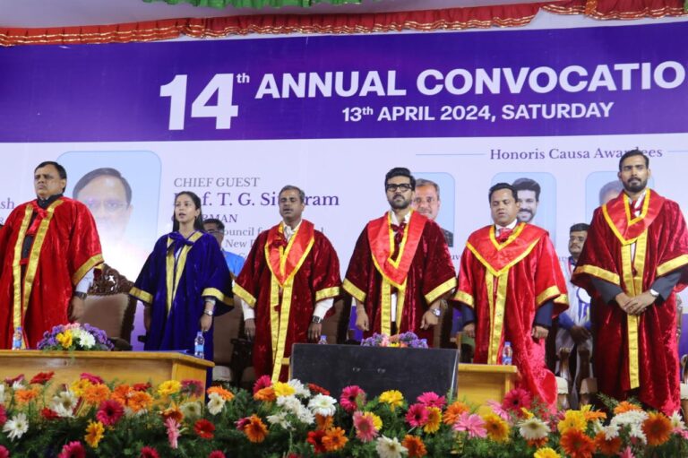 வேல்ஸ் ஐசரி கணேஷிடமிருந்து கெளரவ டாக்டர் பட்டம் பெற்றுக் கொண்ட ராம்சரண்
