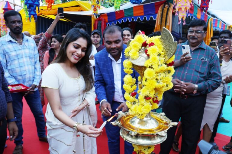 கீர்த்தி சாந்தனு துவக்கி வைத்த கண்காட்சி