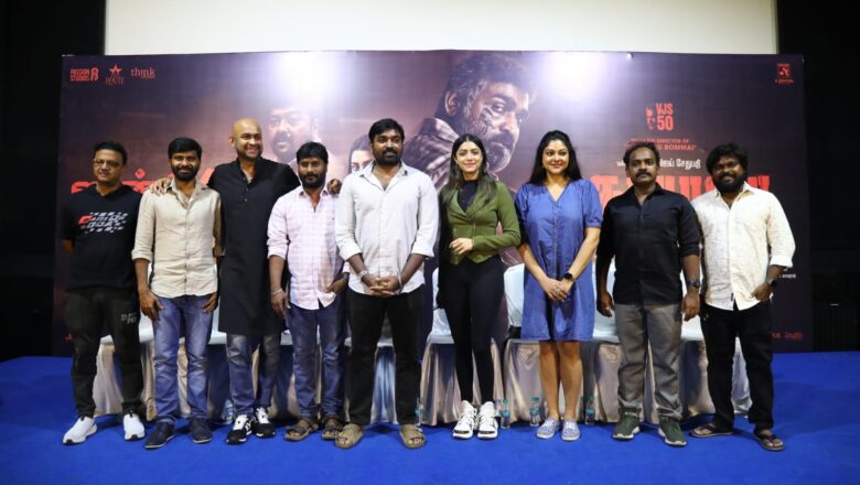 ”50-வது படம் வரை வந்திருக்கிறேன் என்றால் எல்லோரின் திட்டும் பாராட்டும் தான் காரணம்” – விஜய் சேதுபதி